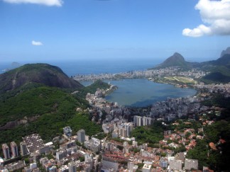 Aterro ilegal às margens da Lagoa da Tijuca é interditado pelo Inea