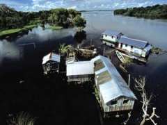 Casa flutuante ecológica começa a hospedar pesquisadores