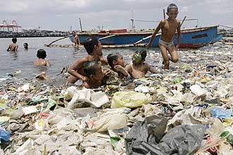 Água poluída mata mais que violência no mundo, diz ONU 