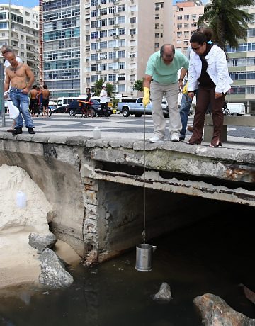 RJ: Língua negra em Copacabana seria despejo de esgoto, segundo secretaria