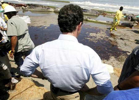 Acuada, BP ameaça desistir de nova tentativa para conter óleo