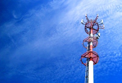 Pesquisa associa ocorrência de câncer à radiação eletromagnética de antenas de celular