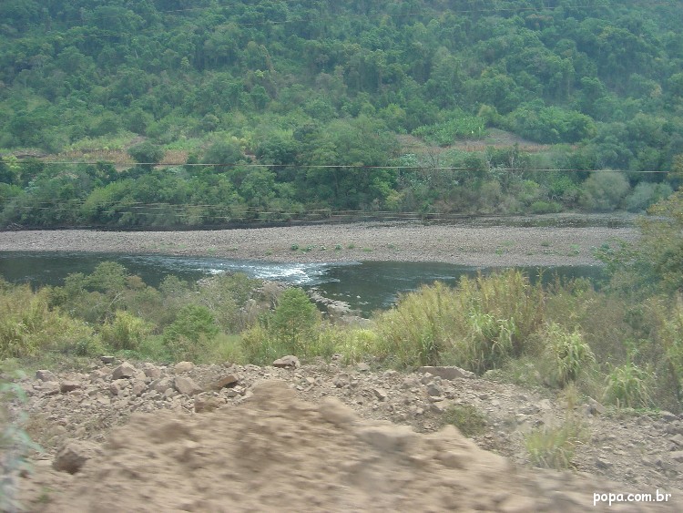 Baixo nível do rio Paraíba do Sul afeta captação de água em Jacareí